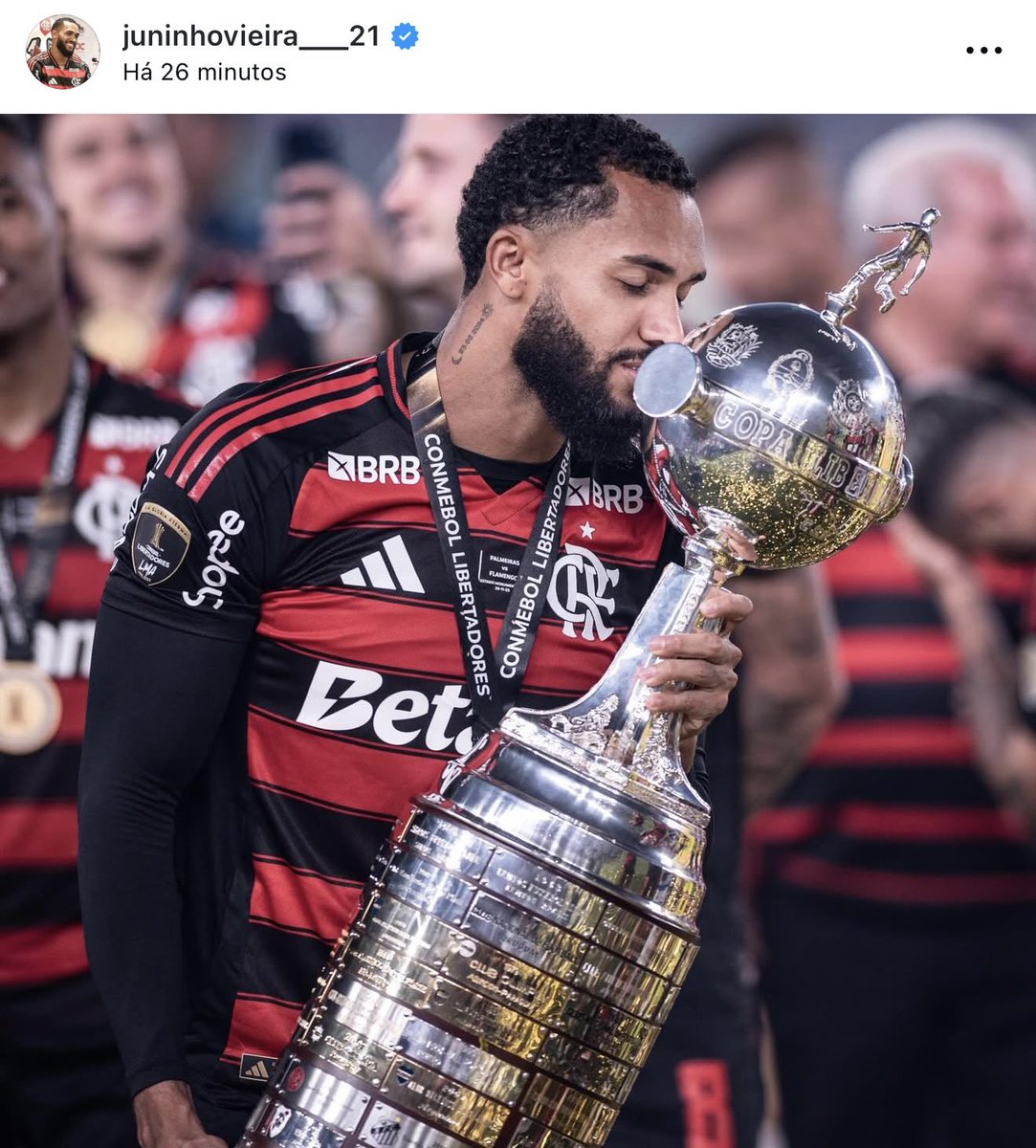 futebol_info's tweet image. Novo reforço do Pumas-MEX, Juninho posta texto de despedida do Flamengo:

“Sobre a torcida, aquele mar vermelho e preto… Foi a coisa mais incrível que eu já vi na vida e pude ver cantando meu nome, Juninho X.”

“Eu vivi, fiz história e posso contar. Obrigado, Nação!”