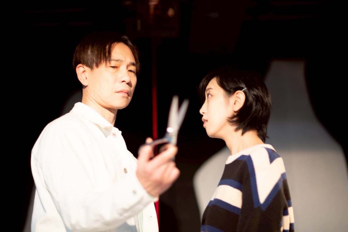 odoribakurage's tweet photo. 無事終演致しました。
ご観劇頂きました皆様、本当にありがとうございました。
また改めて今回の公演を振り返っていきたいと思います。まずは皆様に御礼をお伝えしたいです。
最高の第二回公演になりました。ありがとうございました！
#踊場海月
#散歩する侵略者 https://t.co/F0fb9MxiFx