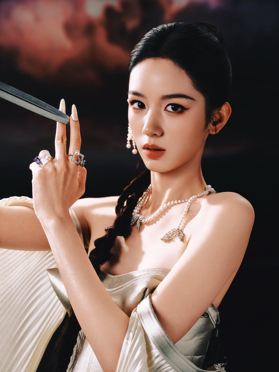 WeTVOfficial's tweet photo. The universe is vast, a blade cuts into stone, reforging memories lost to chaos.

🗡️#ZhouYe at #TENCENTVIDEOALLSTARNIGHT2025 ✨

📹 Watch the livestream with English-sub &amp; Chinese-audio on WeTV. 🔗https://t.co/tTHpbnJrSv

#腾讯视频星光大赏 #WeTVAlwaysMore https://t.co/02G5Gmh7Tq
