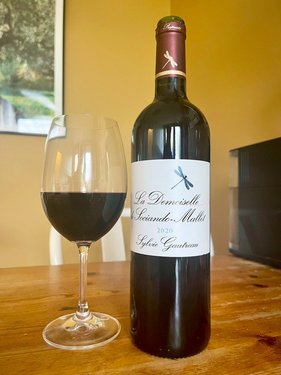 joukesp's tweet photo. #SundayLunch #VealCutlet #Endives #Carrots #Potatoes
Let’s keep it simple this Sunday!
Lunch is veal cutlet, endives, carrot &amp; potatoes.
Rather grand ´20 Demoiselle de Sociando-Mallet (their 2nd wine).
Dark fruit, dry, mineral, balanced oak, good tannins, great mouthfeel.
89-91 https://t.co/QqgpMrSOre