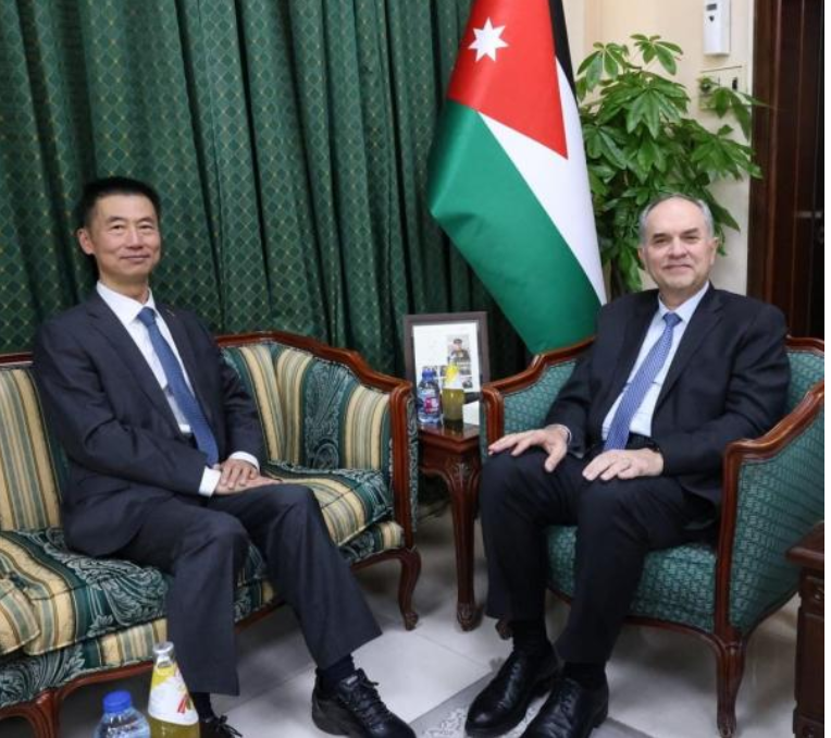 وزير العدل يبحث تعزيز التعاون القانوني والقضائي مع الصين 