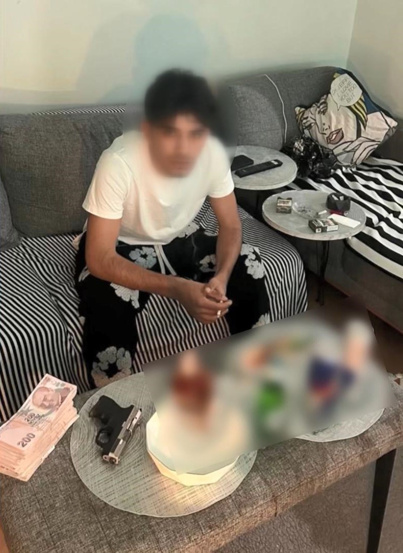 efsanegercek's tweet photo. İstanbul'da kendisinden boşanmak isteyen eşini sokak ortasında darp eden 21 yaşındaki şahıs:

— Ben Yağmur’un başına silah dayayıp, “Ya evine geri döneceksin ya da seni öldürürüm” demedim.

— Yağmur yanımdan ayrıldı, ben de arkasından yürüyerek telefonundaki yabancı erkeklerle olan videoları silmesini istedim.

— Yağmur silmedi, tahrik edici sözler söylemeye başladı. 

— Polisi aramasın diye Yağmur’un telefonunu almaya çalışmadım, sadece videoları silmesini istedim.

— Yağmur bana kötü sözler söyleyince gözüm karardı ve ne yaptığımın farkında değildim. Bir anlık sinirle Yağmur’u darp ettiğim doğrudur.

— Bana söylediği sözleri gururuma yediremedim.