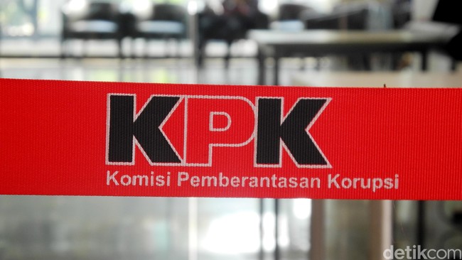 bvterabliss's tweet photo. udah bosen liat KPK koar-koar, kerja dong! https://t.co/megA15m77s https://t.co/ySNT90UHkX