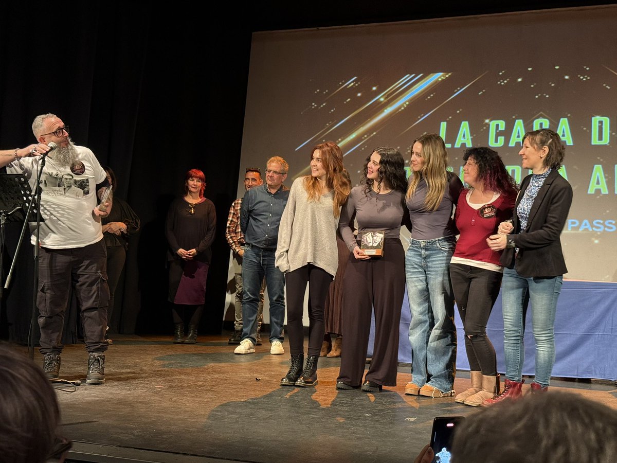 Esta mañana hemos puesto punto y final a la 𝐗𝐗𝐕𝐈𝐈 𝐌𝐮𝐞𝐬𝐭𝐫𝐚 𝐋𝐨𝐜𝐚𝐥 𝐝𝐞 𝐓𝐞𝐚𝐭𝐫𝐨 de #Parla. 🎭

Una clausura muy emotiva de toda la familia teatral de Parla en la que despedimos una nueva edición con la participación del grupo Mito-Teatro del IES La Laguna. 👏🏻