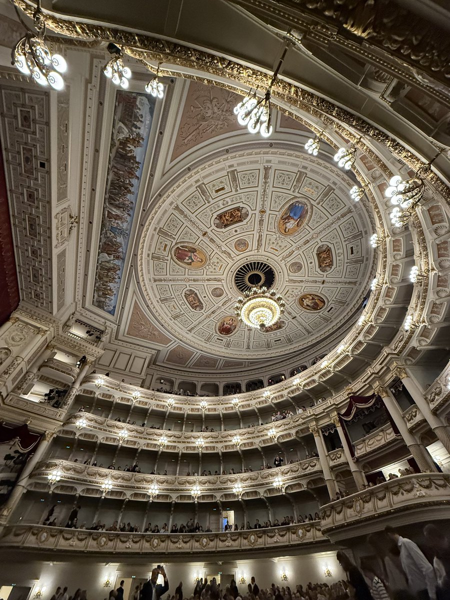 DididerLibero's tweet photo. Dresden ist schön #dresden #nussknacker #semperoper https://t.co/gthcI1wIGN