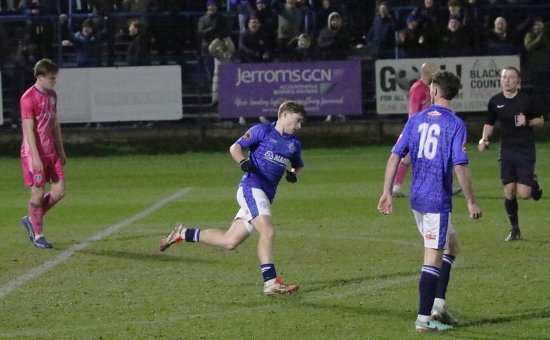 halesowentownfc's tweet photo. ๐ธ ๐๐๐๐๐ ๐ด๐๐๐๐๐
๐๐ ๐ฎ๐๐๐๐๐๐!
Steve Evans captured the action from the yesterday's 2-1 defeat against Leiston! Check out the full catalogue of images below๐
๐ | https://t.co/ekbjAeXaCT
#UpTheYeltz | #HALLEI https://t.co/yh8DRCUVb1