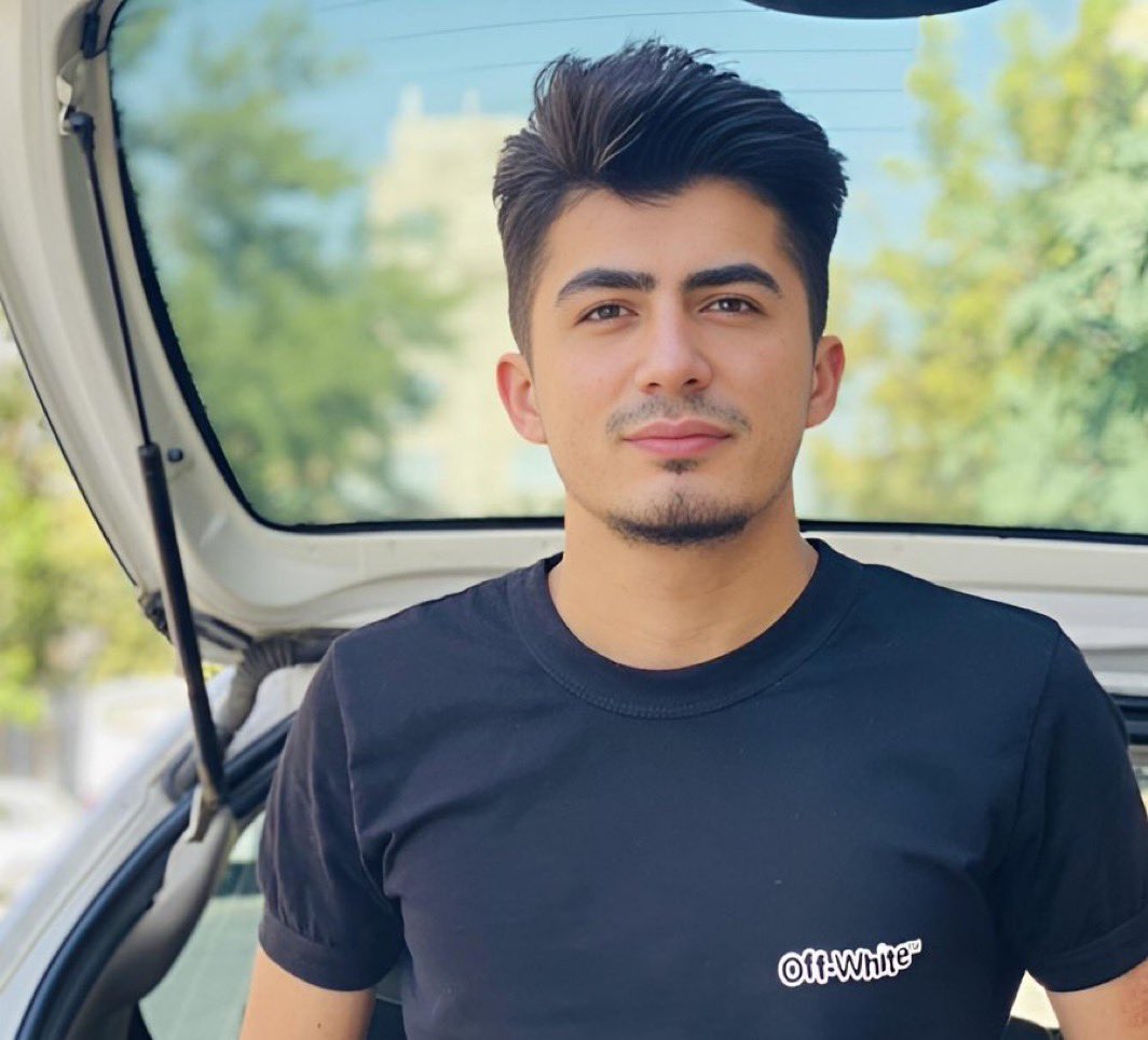 18Mandana's tweet image. "حکم اعدام محراب در دیوان عالی کشور تایید شد"
من #محراب_عبدالله‌زاده هستم، اهل ارومیه ام و ۲۸ سال دارم، آرایشگر خوبی هستم.
 میخواهند با اتهام واهی "فساد فی الارض" من را بالای دار بکشند. من ۳۸ روز در بازداشتگاه تحت شکنجه بوده ام.

نمیخوای صدای من باشی؟! نزار منو بکشن…