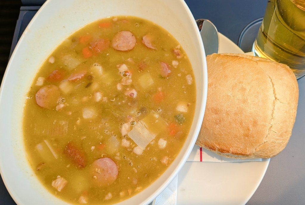 Katja Hoyer tweet media