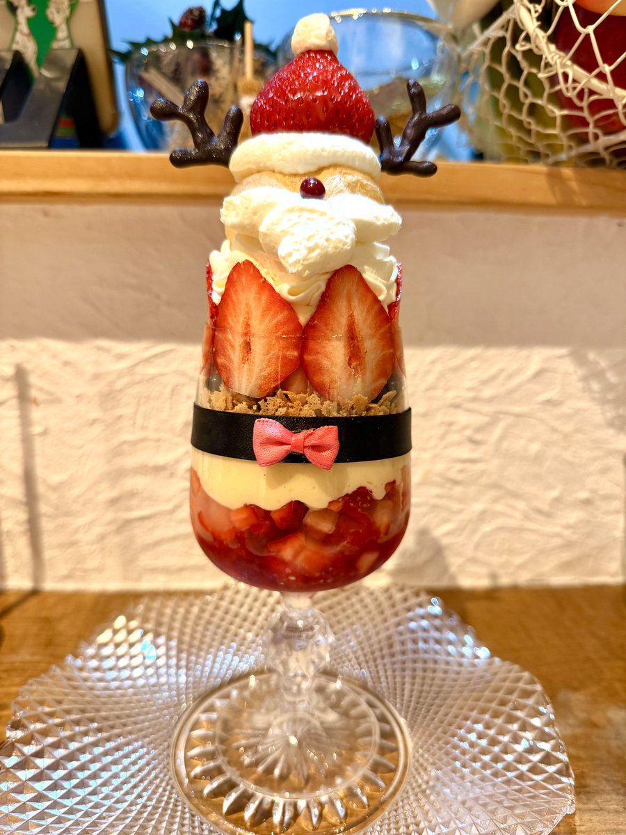 ZEUSU923's tweet photo. strawberry parfait🍓
とても美味しかった- ̗̀( ◍´꒳`◍) ̖́-

#JTRRD https://t.co/nZaEDj59o0
