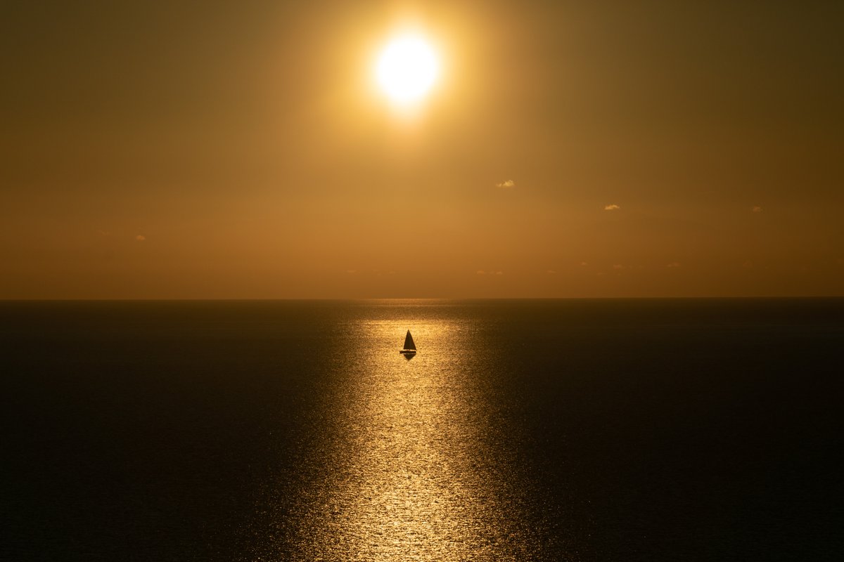 VisitElbaIT's tweet image. La magia del tramonto elbano: l'orizzonte è la nostra meta ⛵🌅

Un punto, una vela, e l'infinito. Questo è il momento in cui l'Isola d'Elba si ferma a guardare lo spettacolo.

📸 Photo by Marco Zeta

#IsolaDElba #Tramonto #BarcaAVela #SunsetLover #GoldenHour #Mare