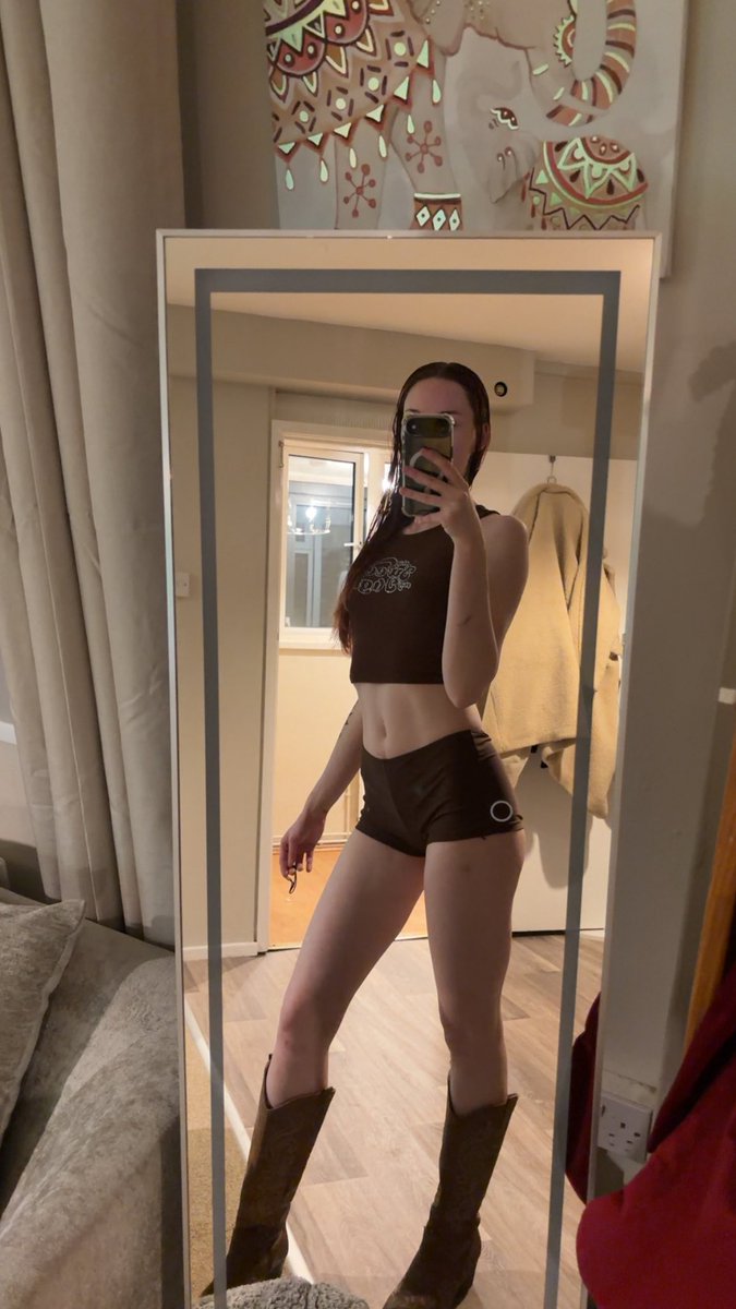 MissPrinnyJ's tweet image. ITS MY MOTHERFUCKIN BIRTHDAY LOSERS! Birthday sends on tap 🚰 and anyone who’s bought gifts off my AW someone will be home all day to receive all your love on my behalf! Let’s get sending and spending on a bad bitches birthday 💅👑💷

Findom paypig whalesub silent send brat