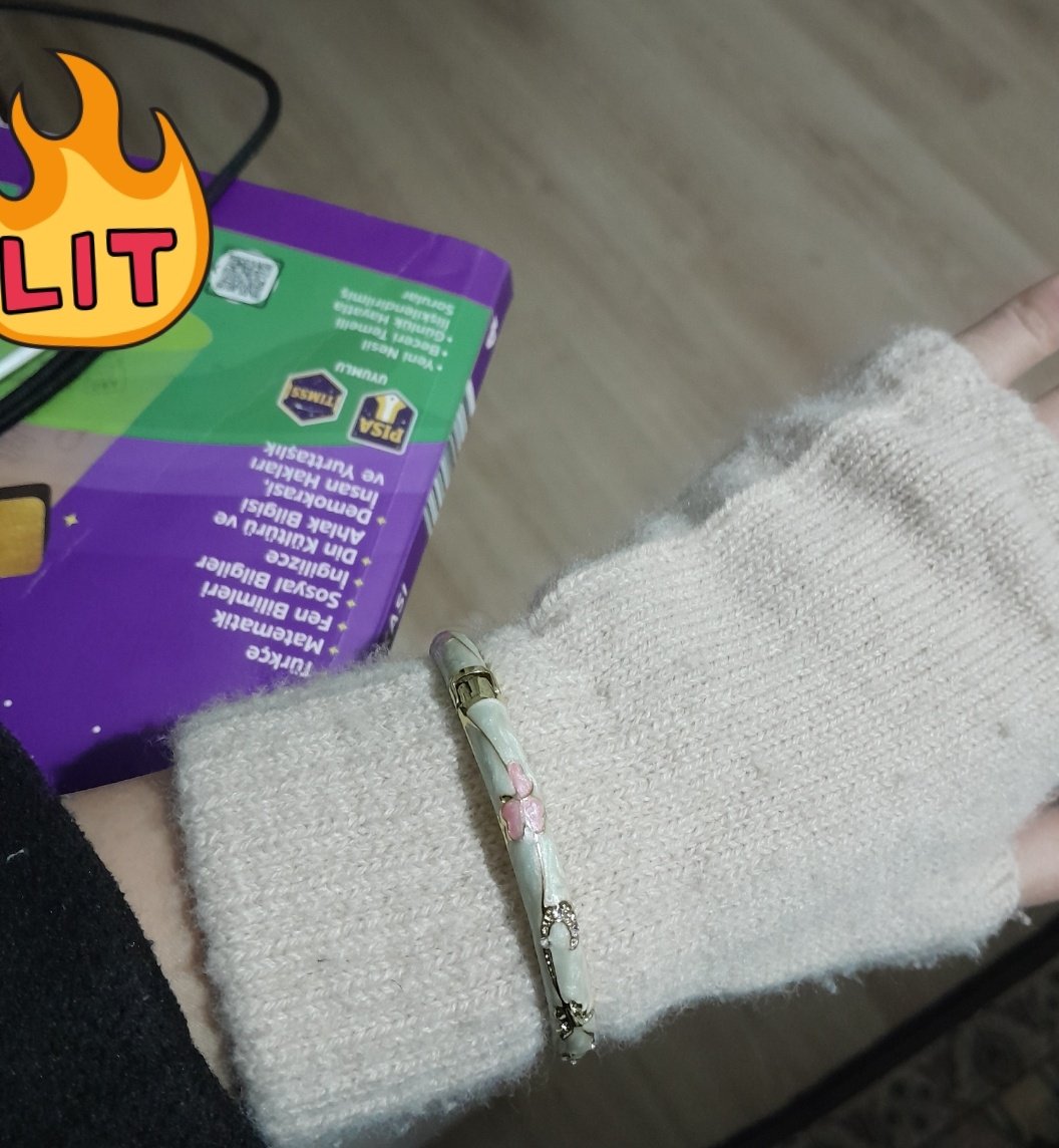 ellerimizi ısıtacak biri olmadığı için mecburr