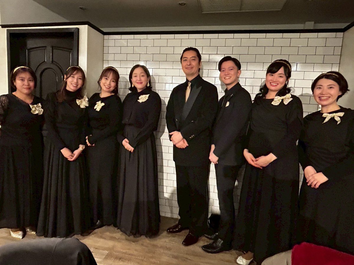 regalotokyo's tweet photo. 昨日の引き続きトゥミ銀座でのミニクリスマスコンサート、無事に終了しました♪
ご来店いただきました皆様、ありがとうございました！！
ホリデーシーズンとは思えない暖かさでしたが、来週は寒くなるようですよ❄️
皆様素敵なクリスマスをお過ごしくださいね🎄 https://t.co/SPJTsPtfKb