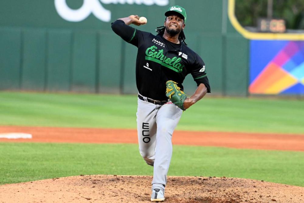 📈 LIDERES en LIDOM ⤵️
PICHEO ✍️

ERA: Aaron Sanchez, 1.55
W: A. Sanchez/R. Guduan/E. Rogers, 4
IP: Enny Romero, 49.0
SO: Oscar De La Cruz, 51
WHIP: A. Sanchez, 0.95
FIP: O. De La Cruz, 2.48
SV: J.C. Mejía, 8
QS: A. Sanchez, 8
SO/9: O. De La Cruz, 9.5