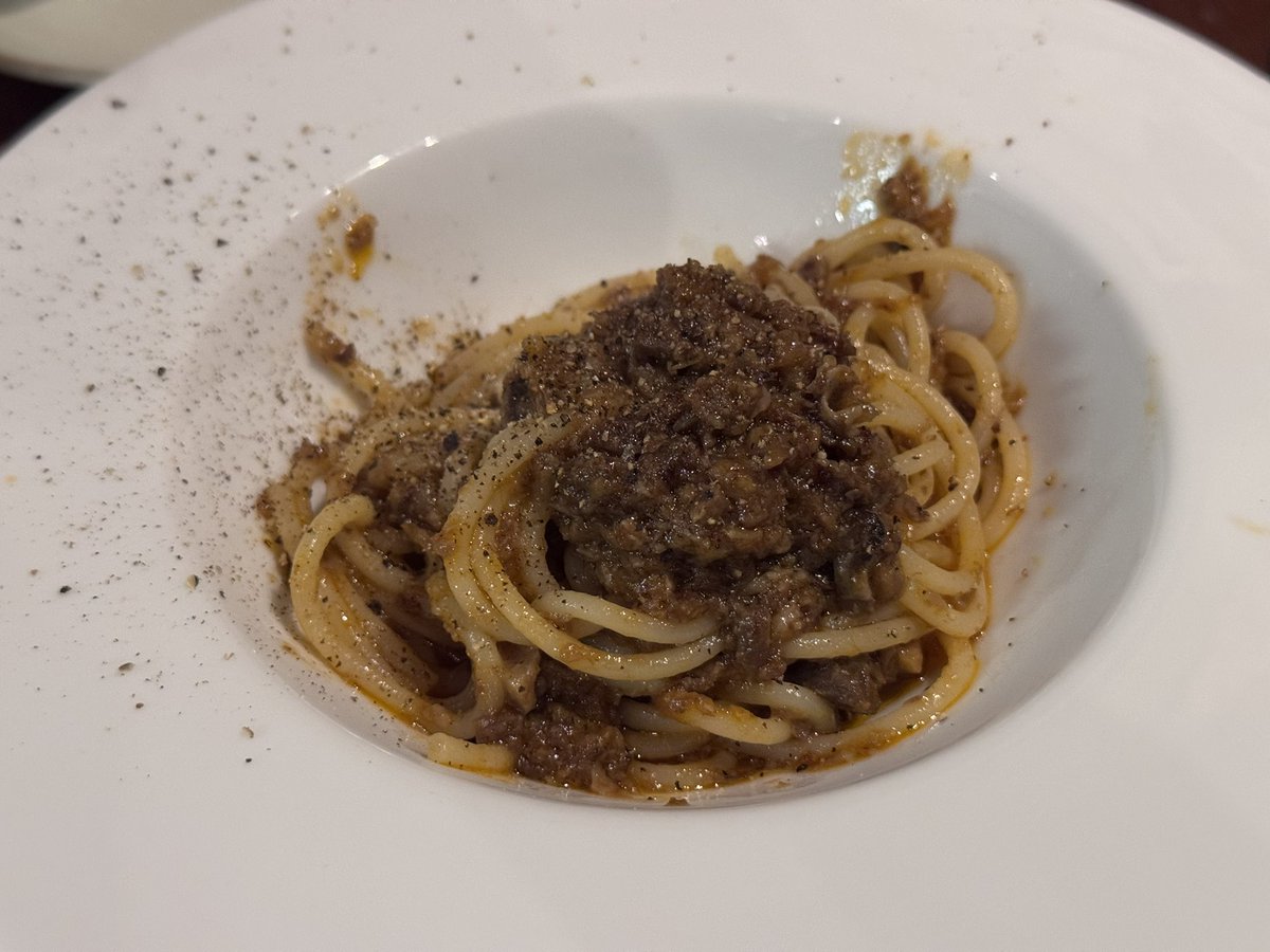 五反田Occi <a href="/BistroOcci/">Burger & Bistro Occi五反田 （オクシ）</a> で土佐あかうし祭りをきめた。
噛めば噛むほど旨味の染み出る赤味肉、阿蘇で初めてあか牛を食べた時の感動が更に色付く感じだった。
延々食べていたかった！ご馳走様でした！