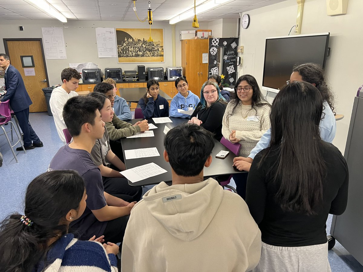 Mrs. Strauch tweet media