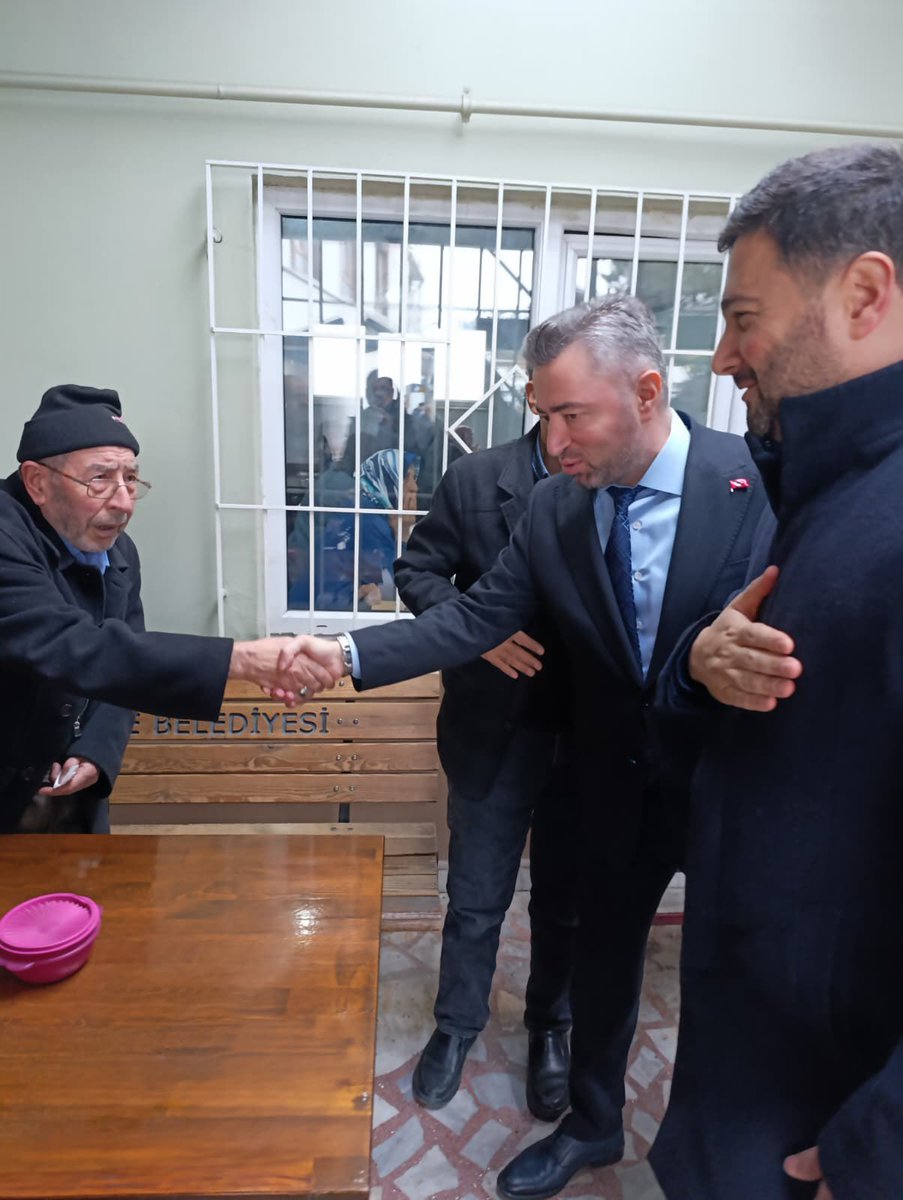 akkagithane's tweet photo. İlçe Başkanımız Erkan Yıldırım ve Belediye Başkanımız Mevlüt Öztekin, Nazmi Toru’nun taziye merasimine katılım sağladı.

@erkanyildirim76 
@MevlutOztekin 
@abdullahozdemir 
@akpartiistanbul https://t.co/E4kadyg4jm