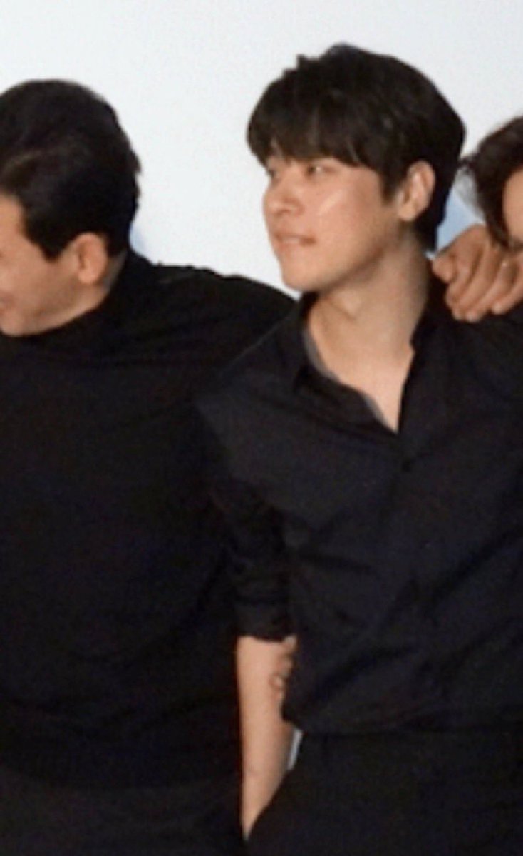 sojeongcom's tweet photo. 인용으로 최애 정민 올리기하자.....
일단나부터 검은셔츠정민 투척 https://t.co/VDx5tg0Lvb