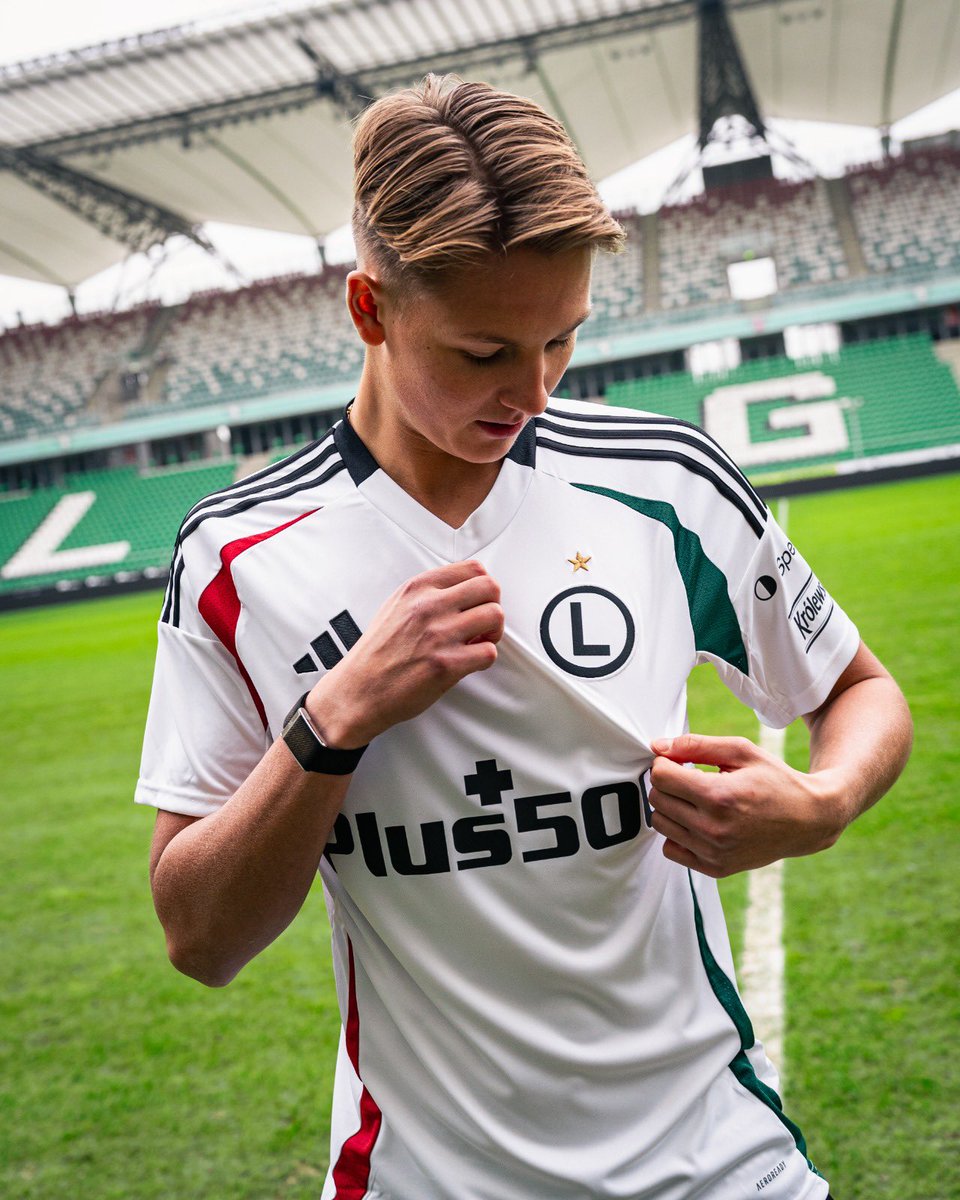 🔉 Jan Leszczyński:

„Pochodzę z Warszawy, Legia od zawsze jest w moim sercu. Podpisanie nowego kontraktu to spełnienie marzeń i następny etap w karierze. Chcę pokazać się na boisku z jak najlepszej strony. Mam w sobie wiele ambicji i nadzieję, że razem będziemy walczyć o