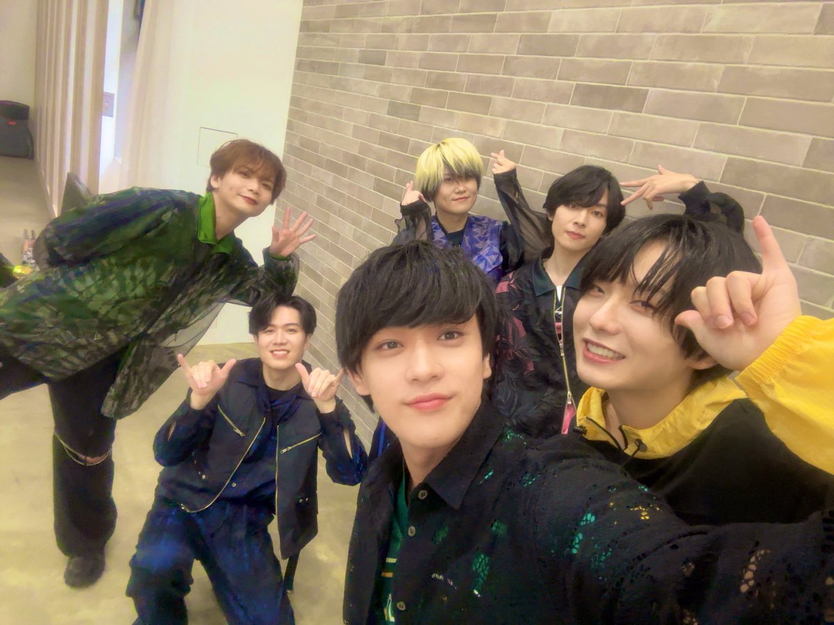 Sohei_Horikane's tweet image. 『#IXIS 』💐
急遽でしたが、公式インスタライブを観ていただいた皆さま、ありがとうございました！ 

そして、デビューミニアルバム｢Roots of｣の発表もされました！

改めまして、今日から始まったIXISを、よろしくお願いします！
#kiramune