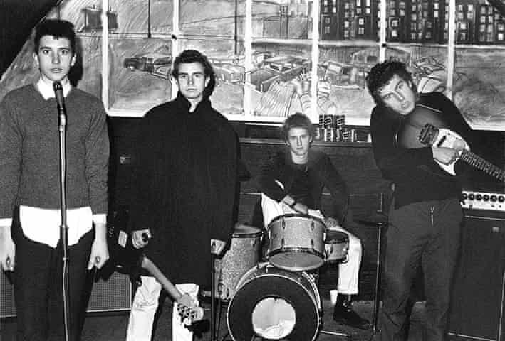 Carolyn_on_X's tweet photo. Subway Sect, December 1976, taken by Sheila Rock at Rehearsal Rehearsals, Chalk Farm.
โ#SubwaySect would busk in a subway in Hammersmith to get the fare across London. They just look so strange & beautiful. The painting in the background is an early #PaulSimonon landscapeโ
#punk https://t.co/47zIfhOFOs