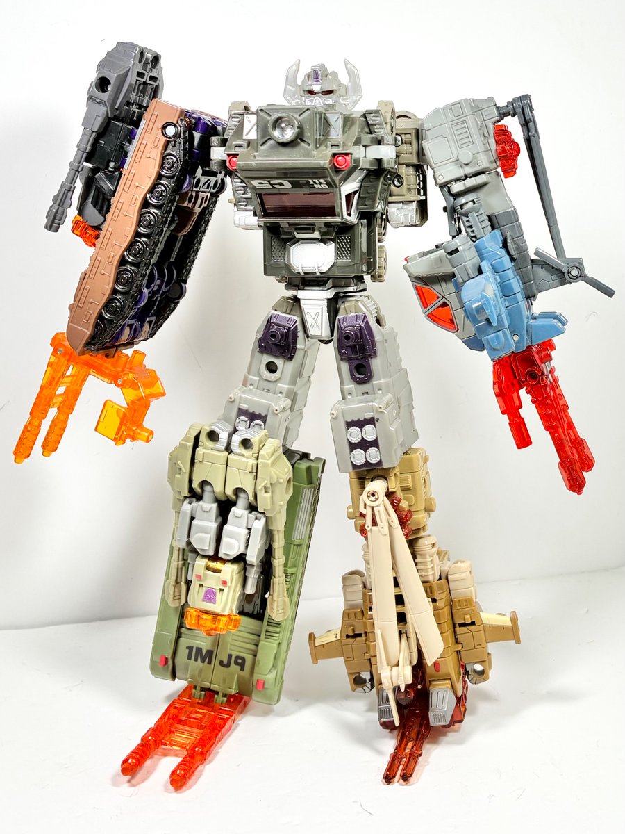 そして合体、ブルーティカスマキシマス！！どこら辺がマキシマスかは