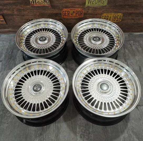 sss_70Noah's tweet photo. NEW Wheels🚗💨
ワンオフホイール完成✨

アメ車 × 現代日本VIPスタイルをテーマに、
EMITZとBBS RSからインスパイア。
“自分が本当にやりたかった形”を落とし込みました。
書ききれん程の拘りがあります

・size
22inch×4

・offset
F︰10j+5
R︰11j+15

・color
Polish×Black×Gold

#DODGECHALLENGER https://t.co/6kFkSvXG0T