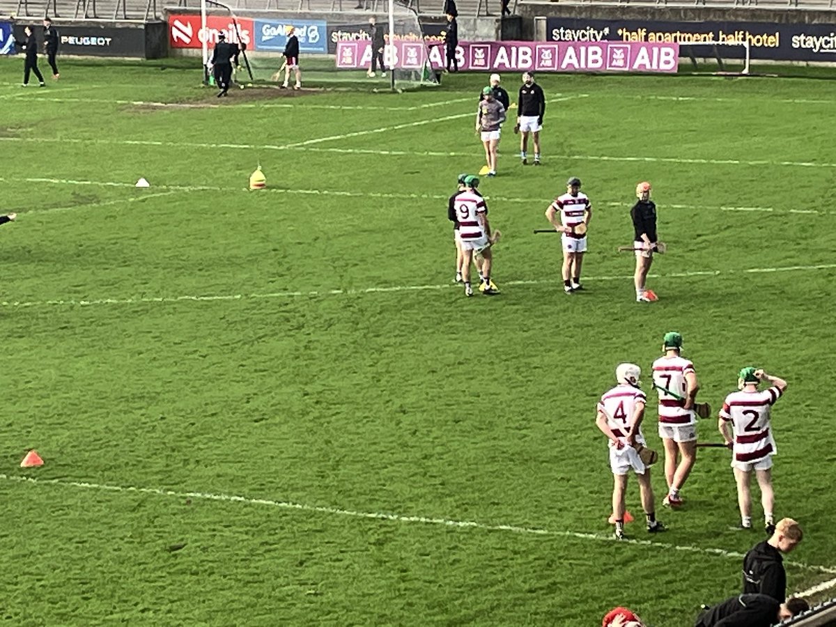 PaMulSport's tweet photo. Two Christmas items in 48 hours for @KilleaghGAA 
1. @KingfishrBand’s Killeagh is number 1 in the Irish Charts for Christmas
2. The Killeagh GAA motion from 2021 @OfficialCorkGAA Convention is changing jerseys - welcome @GACSlaughtneil! 
#MulcahysLaw https://t.co/SY4gQyVbhQ https://t.co/0tLfPCt8h5
