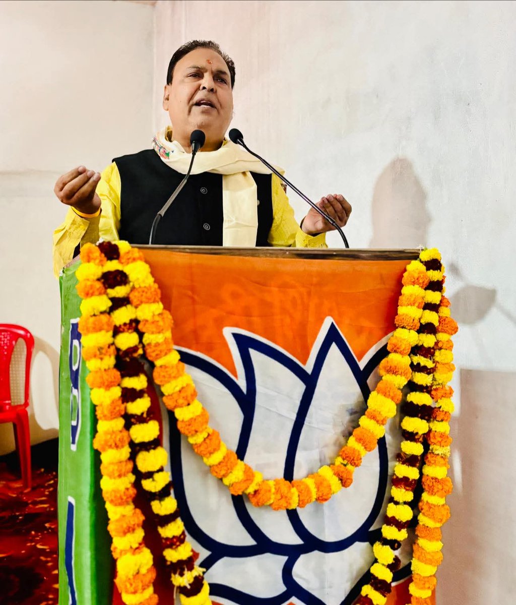 PravendraDhar's tweet photo. Aaj vidhansabha Chitrangi Mein sambhagiy prabhari Shri Vijay Dube Ji ki upsthiti mein vidhansabha Sammelan Mein upsthit Raha https://t.co/BLV58Zf3T7