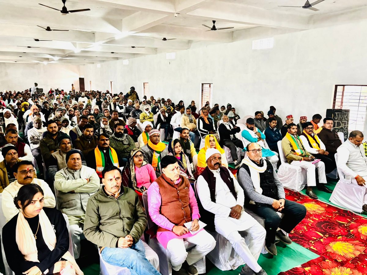 PravendraDhar's tweet photo. Aaj vidhansabha Chitrangi Mein sambhagiy prabhari Shri Vijay Dube Ji ki upsthiti mein vidhansabha Sammelan Mein upsthit Raha https://t.co/BLV58Zf3T7