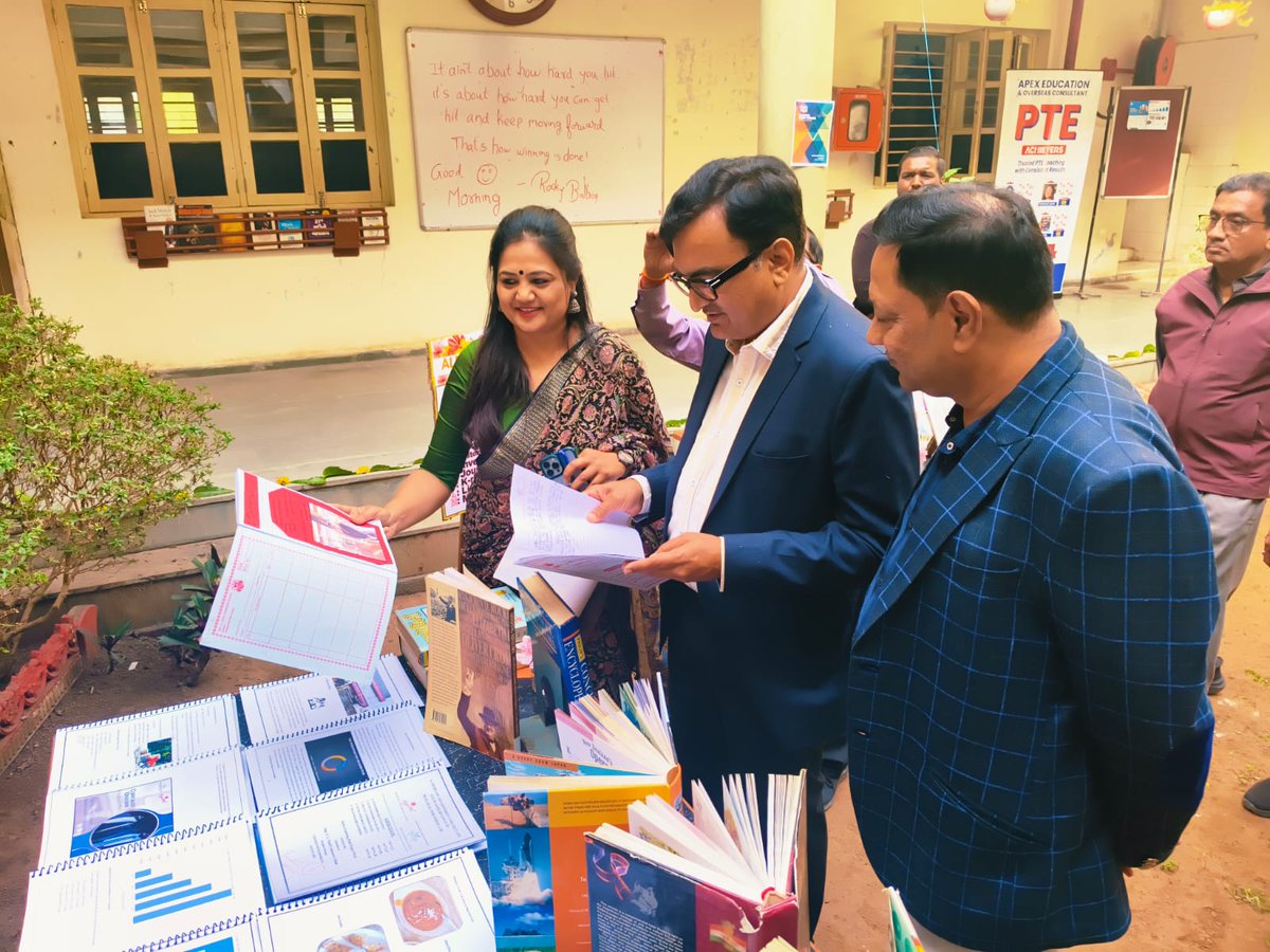 સાક્ષર ભૂમિ નડિયાદ ખાતેના એકલા શિક્ષણને જ નહિ પરંતુ જીવનની સાચી કેળવણી આપતા અંગ્રેજી માધ્યમની કોલેજ *શ્રીમતી ટી. જે. પટેલ કોમર્સ કોલેજ,  નડીઆદ " ખાતે વાર્ષિકોત્સવમાં હાજર રહેવાનો અવસર પ્રાપ્ત થયો. વિધાર્થીઓ સહિત સૌ પ્રાધ્યાપક ગણ દ્વારા કાર્યક્રમ સબંધે થયેલ આયોજન જોતા પારિવારિક