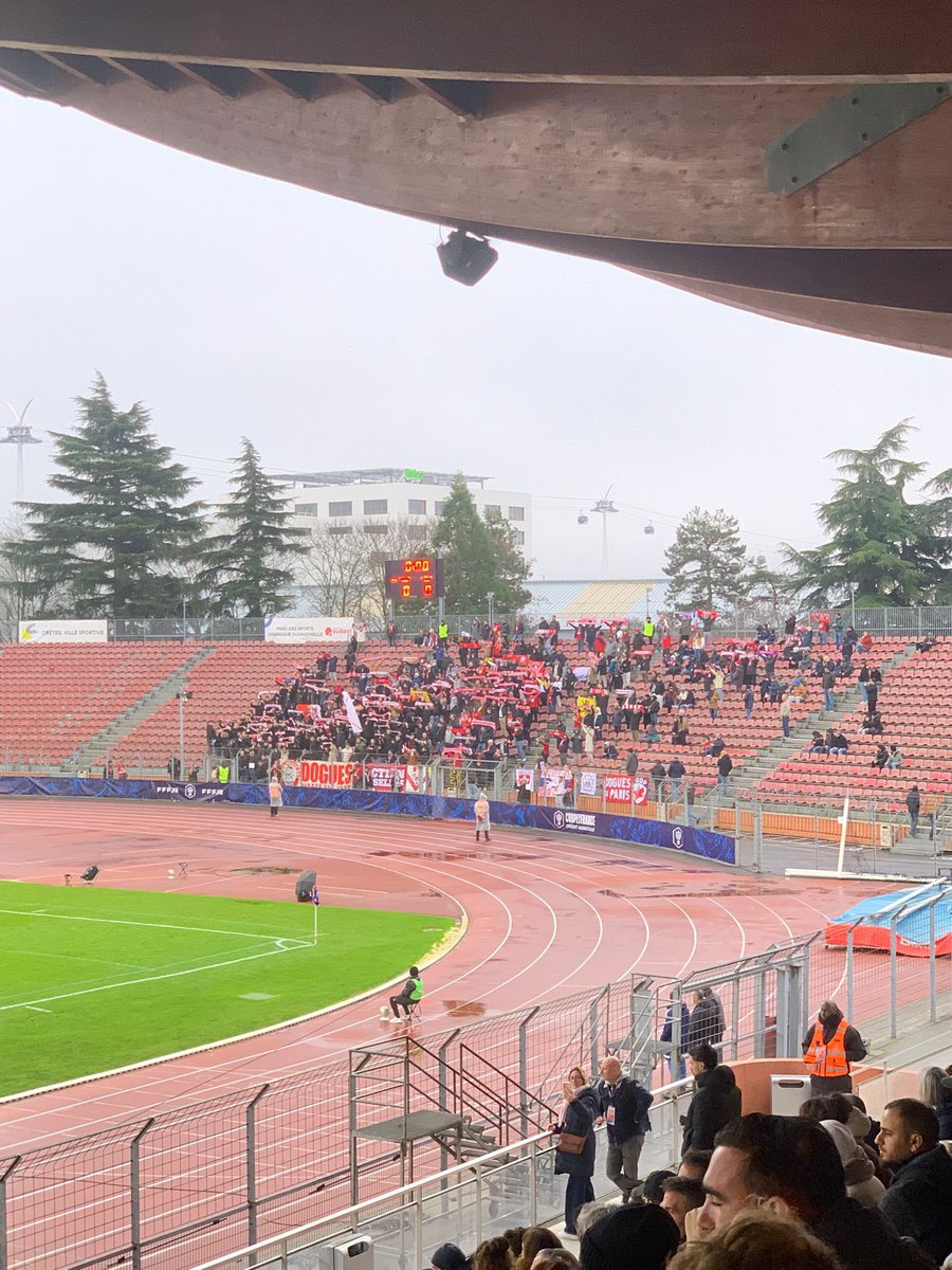 Dernier déplacement de l'année victorieux !👊❤️🤍

On se retrouve en 2026 pour encore plus d'aventures aux côtés de nos Dogues ! ✨ 

Les DPDC vous souhaitent de belles et joyeuses fêtes de fin d'année !🎄🎆

#LilleOnTour | #DPDCOnTour