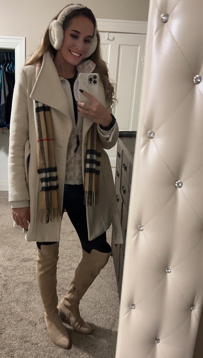 GoddessGraysen's tweet photo. On my way to sleigh a set of balls. ‘Tis’ the season to be jolly! https://t.co/o8fgdMQSep