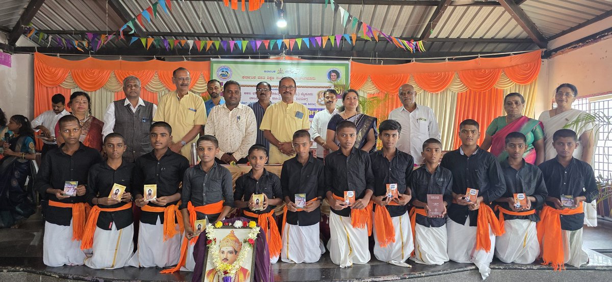kreisigrs263's tweet photo. ನಮ್ಮ ಶಾಲೆಯ ಮಕ್ಕಳಿಂದ ವಚನ ನೃತ್ಯ
#karnataka_kreis_schools
@CMahadevappa
@SWDGoK 
@shobhana_88 
@ed_kreis 
@kreisemahithi
@JaisudhaVijay https://t.co/vHsbZLgyf0