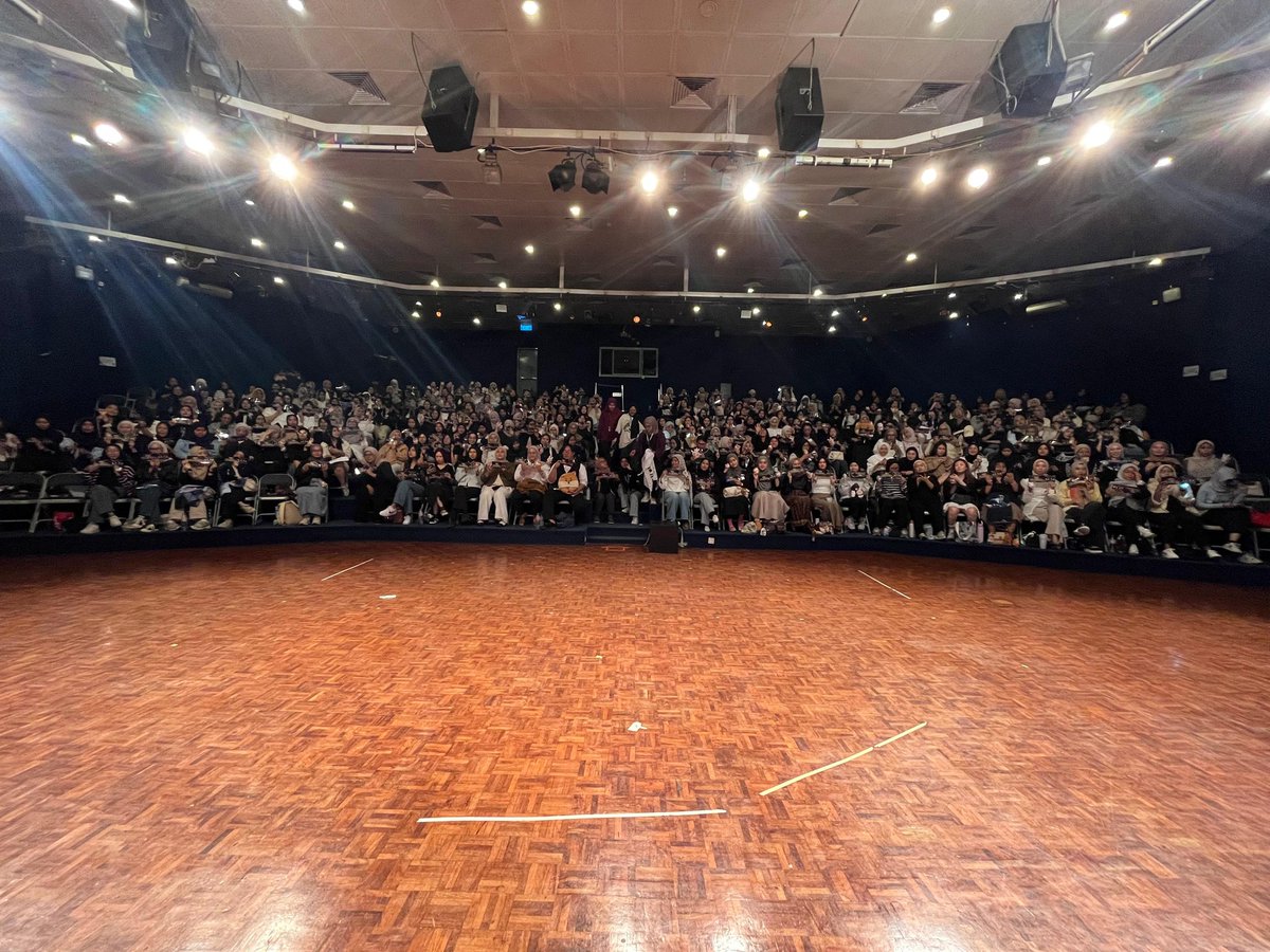 JaDiinProject's tweet image. ✨️Day6 "THE PRESENT" : A Night to Remember✨️

Terima kasih kami ucapkan kepada MyDay yang sudah datang ke event  Nobar Day6 The Present 2025 di JIS by JaDiinProject
 
Maaf apabila masih banyak kekurangan dan hal hal kurang berkenan lainnya 🥰