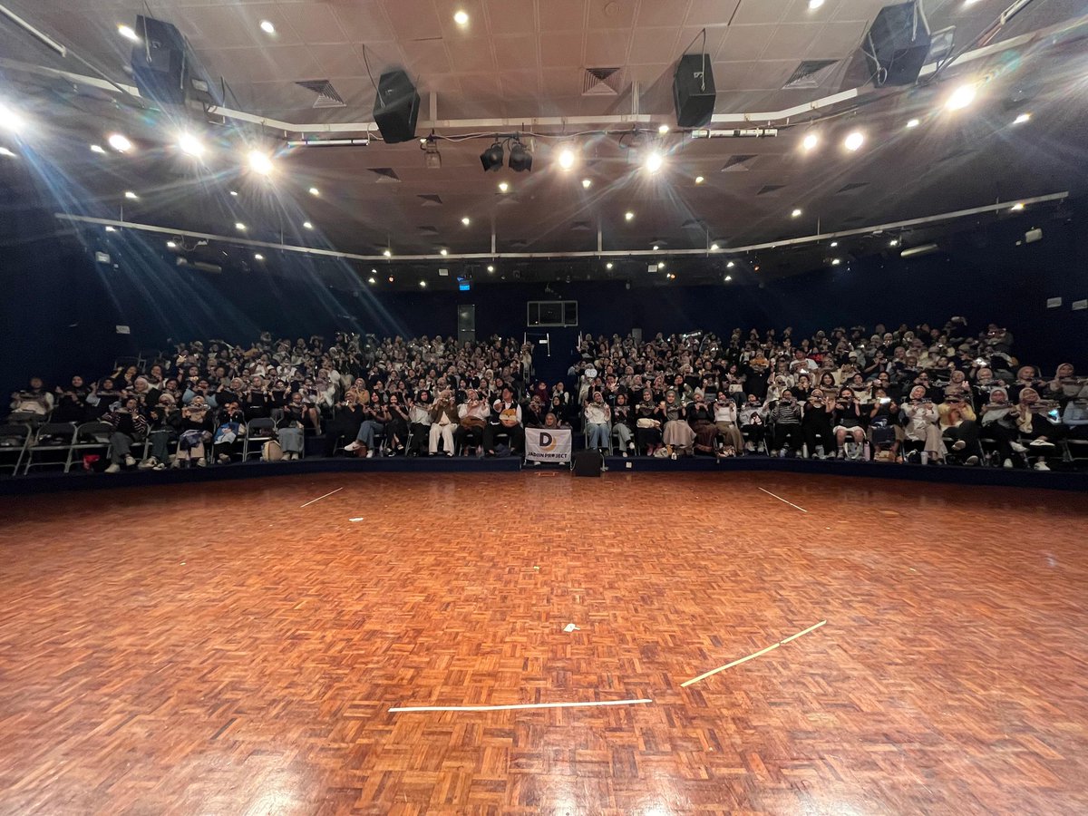 JaDiinProject's tweet image. ✨️Day6 "THE PRESENT" : A Night to Remember✨️

Terima kasih kami ucapkan kepada MyDay yang sudah datang ke event  Nobar Day6 The Present 2025 di JIS by JaDiinProject
 
Maaf apabila masih banyak kekurangan dan hal hal kurang berkenan lainnya 🥰