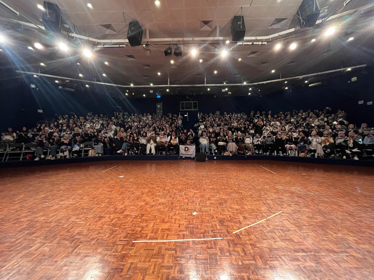 JaDiinProject's tweet image. ✨️Day6 "THE PRESENT" : A Night to Remember✨️

Terima kasih kami ucapkan kepada MyDay yang sudah datang ke event  Nobar Day6 The Present 2025 di JIS by JaDiinProject
 
Maaf apabila masih banyak kekurangan dan hal hal kurang berkenan lainnya 🥰