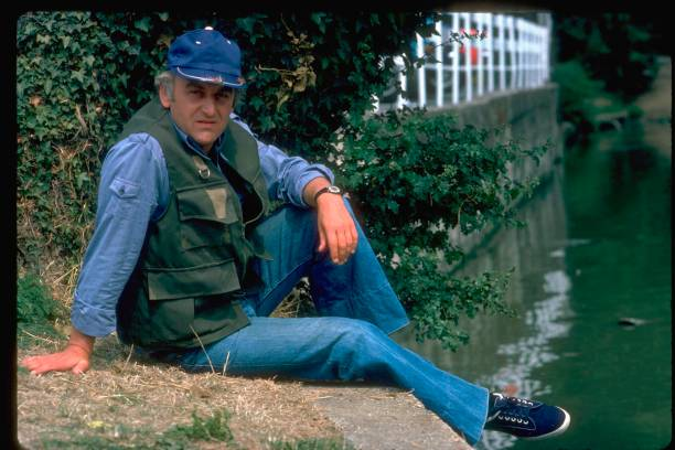 RodneyMarshall1's tweet photo. Jack Regan takes a relaxing holiday in "sleepy Suffolk" - in reality Virginia Water - with new lady friend Pat Nightly (Jan Harvey) in Dad's On the Run. A gentle start to a dark episode, with the return of George Sweeney as Tim Cook, at the request of the producer. #SweeneySunday https://t.co/B31XEVmZo5