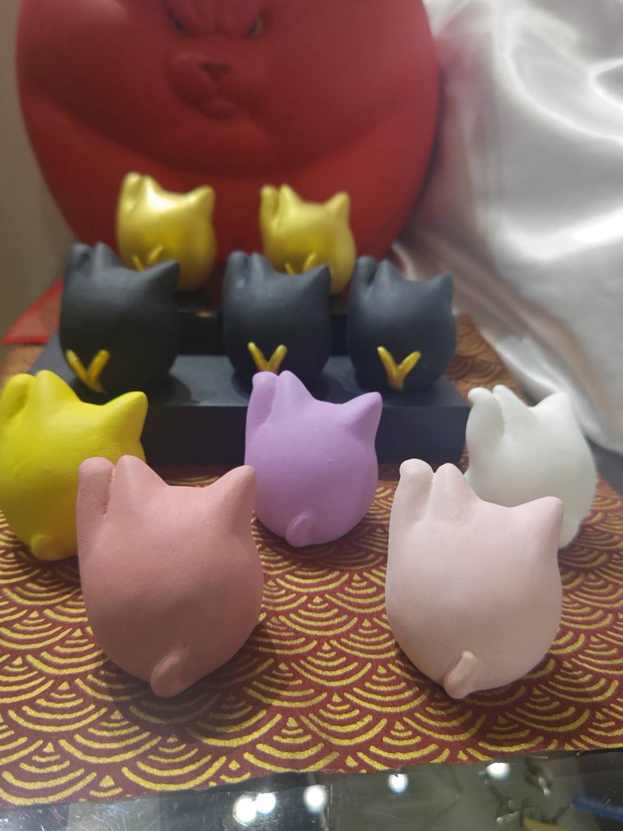 ⚠️緊急のお知らせ、
【漢山作品】の販売を致します。
※※※※※※※※※※※※※※※※※※※※※※
今回の作品は陶器に手を加えた新たな手法での製作、色彩、眼入れを行っており一体一体に個性的な迫力を感じる「招き寧児丸」10体のみの力作です。