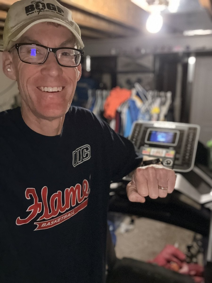 BeOurGuestMike's tweet photo. #Sunrise 9 miles to start this Sunday! Live Christmas Memories Call-in Show tonight! Give us a call! #runDisney #WDW #Disney #Disneyland #WaltDisneyWorld #BOGPLizards #BOGP #DopeyChallenge #DopeyToDumbo #DumboDoubleDare #CoastToCoast #running #LizardUp @BOGP_Lizard #podcast #Florida #marathon #Apple #ShotOniPhone