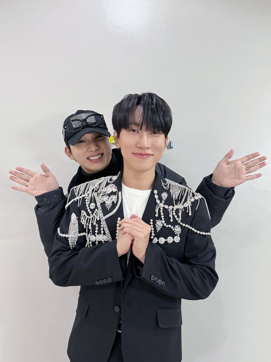 BTOBCOMPANY's tweet image. [📂]

📂 B:CHIVE
└📁 251221 SEO EUNKWANG CONCERT &amp;lt;𝑴𝒚 𝑷𝒂𝒈𝒆&amp;gt; in Seoul 

은광이를 위해 달려온
현식 선배 등장 ꒰*n'ꇴ'n*꒱
덕분에 마음 든든하게 마지막의 페이지를
가득 채울 수 있어 행복하다 ✨

#비투비 #BTOB
#My_Page
#서은광 #SEOEUNKWANG
#임현식 #LIMHYUNSIK