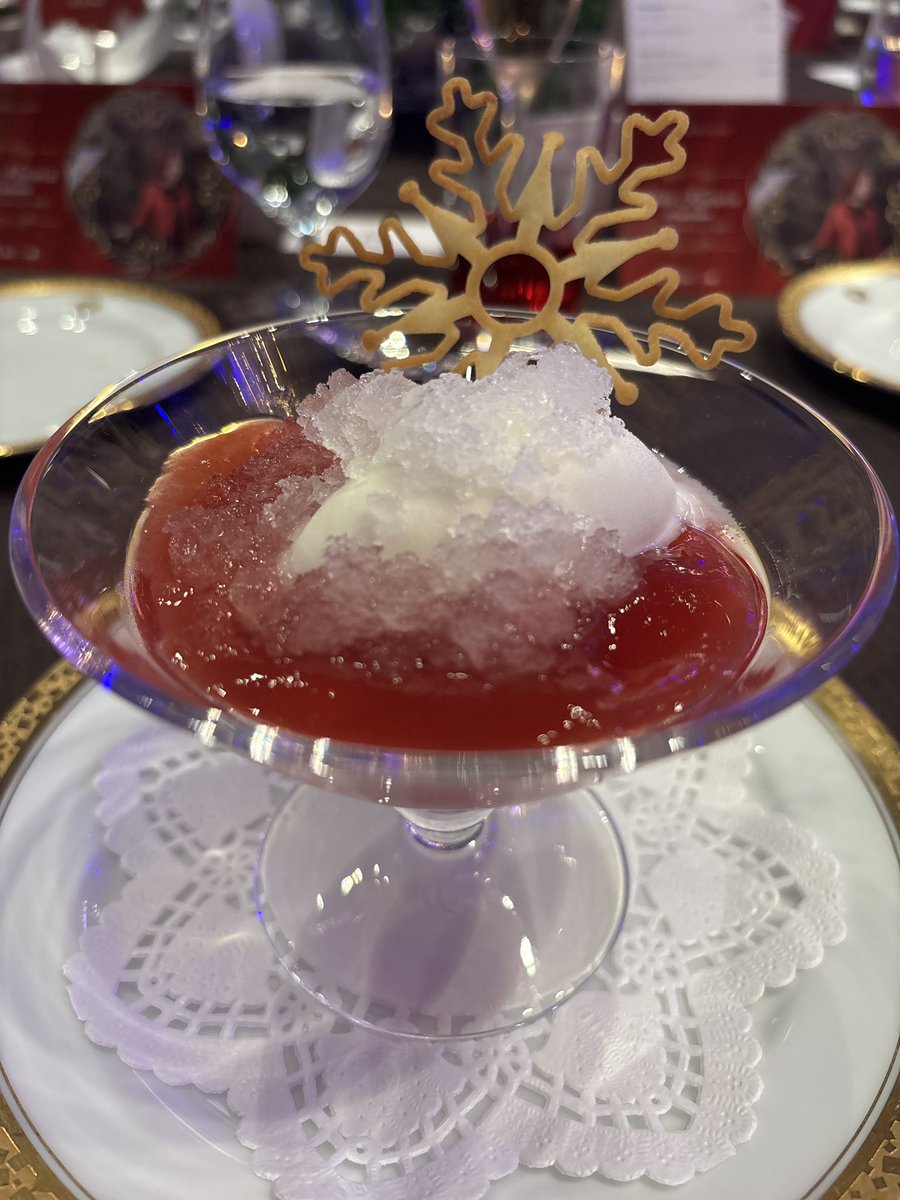 お料理美味しかった\( *´ω`* )/
フランスパンとミルクパン、アップルティーソーダが特に好みでした(  ˙༥˙  )