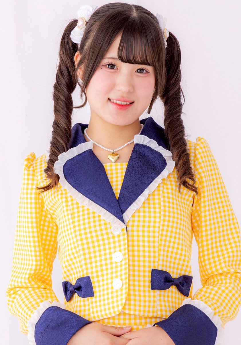 ちま⋆。˚✩ こんばんちま🌛 アー写の画質いいやつ！！ 前回のアー写リップとか薄く