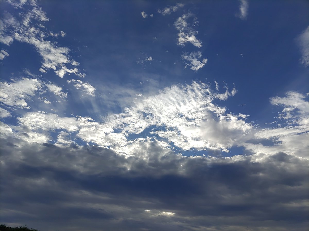 Clookwork's tweet image. なんとなく「今よ！」って促された気がして……

カメラ越しだとその時の感動の半分も感じられないね
肉眼（脳）の機能って凄いと改めて感じた😆