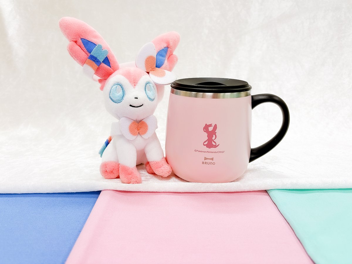 project_eevee's tweet image. BRUNOのイーブイフレンズ ステンレスマグをご紹介！
真空二重構造でしっかり適温キープしてくれるよ👍
#リーフィア #グレイシア #ニンフィア イメージのパステルカラー💕
これからの寒い季節にうれし #イーブイ なアイテムだね🥰
bruno-inc.com/?pg=product_de…
#Eevee #Leafeon #Glaceon #Sylveon