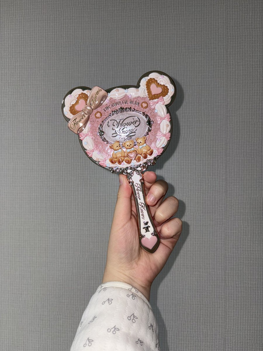 2611AGN7110WYW's tweet image. #rt + #follow 한 분께 플라워노즈 스위티베어 손거울 크리미 핑크 보내드릴게요! 🧸

기쁜 일 가득했던 2025년을 마무리하며, 가장 좋아했던 아이템으로다가 첫 알티이벤트 올려 봅니당•••👀💕 앞으로도 친하게 지내요 🫶🏻