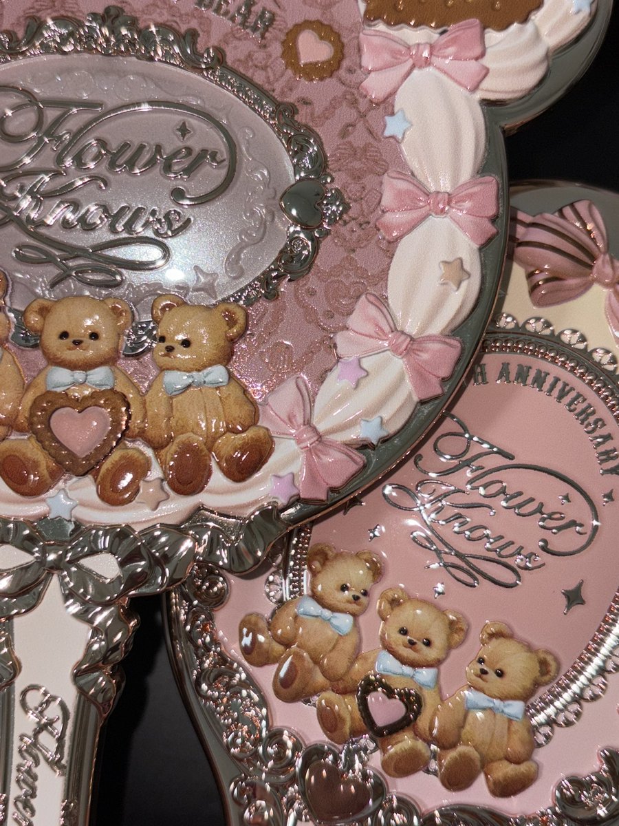 2611AGN7110WYW's tweet image. #rt + #follow 한 분께 플라워노즈 스위티베어 손거울 크리미 핑크 보내드릴게요! 🧸

기쁜 일 가득했던 2025년을 마무리하며, 가장 좋아했던 아이템으로다가 첫 알티이벤트 올려 봅니당•••👀💕 앞으로도 친하게 지내요 🫶🏻