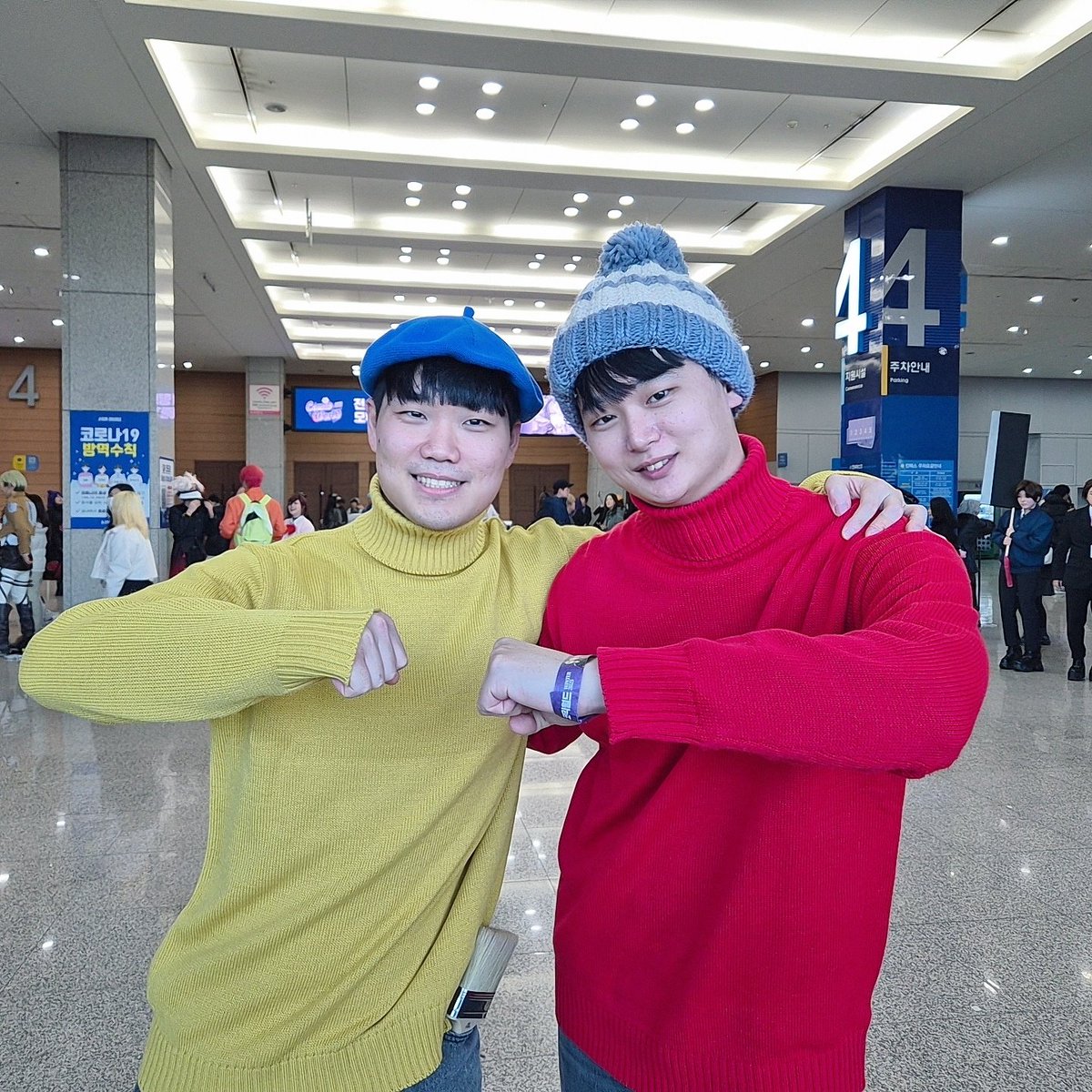 #서코_후기
친구랑 패트와 매트로 다녀왔습니다!
많은 분들이 알아봐 주시고 좋아해 주셔서 정말 재미있게 놀다 왔습니다!!
사진 줄이 여러번 생겨서 놀랐고 이런 재미로 코스프레 하나 싶었네요ㅋㅋㅋㅋ
다음에도 또 다른 코스프레 해봐야겠어요
패트 : <a href="/Ji_militia/">민병대극병</a>