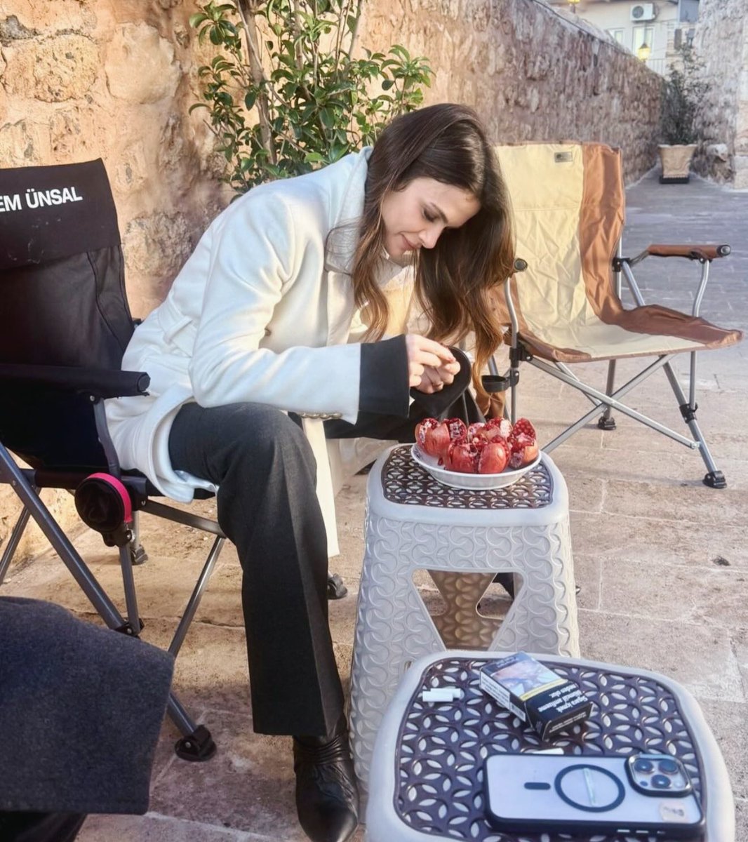 dürtme içimdeki narı 
üzerimde beyaz gömlek var