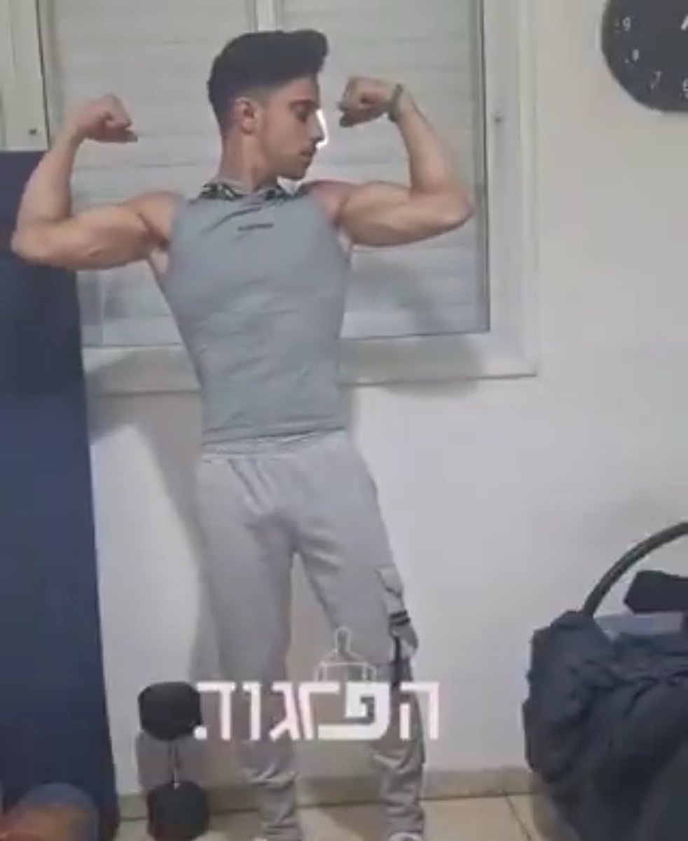 berale_crombie's tweet image. תמונה בלעדית מתוך סרטון טיקטוק של ״אסיר עולם התורה״, העריק המשתמט בנימין קרייף שעבורו יצאו מאות תלמידי ישיבות וביטלו תורה כדי למחות על מעצרו וניסיון גיוסו לצבא השמד. אכן תמונות קשות.